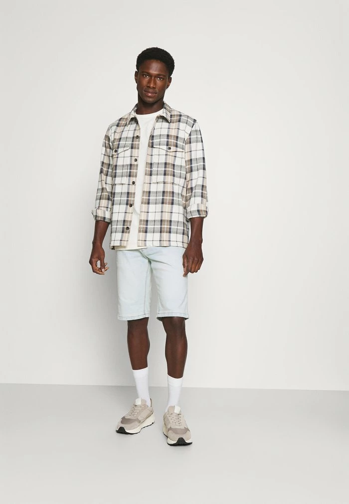 De gros 🛒 INDICODE 👖 JEANS KADEN - Short En Jean - Bleach 😍 – Image 2