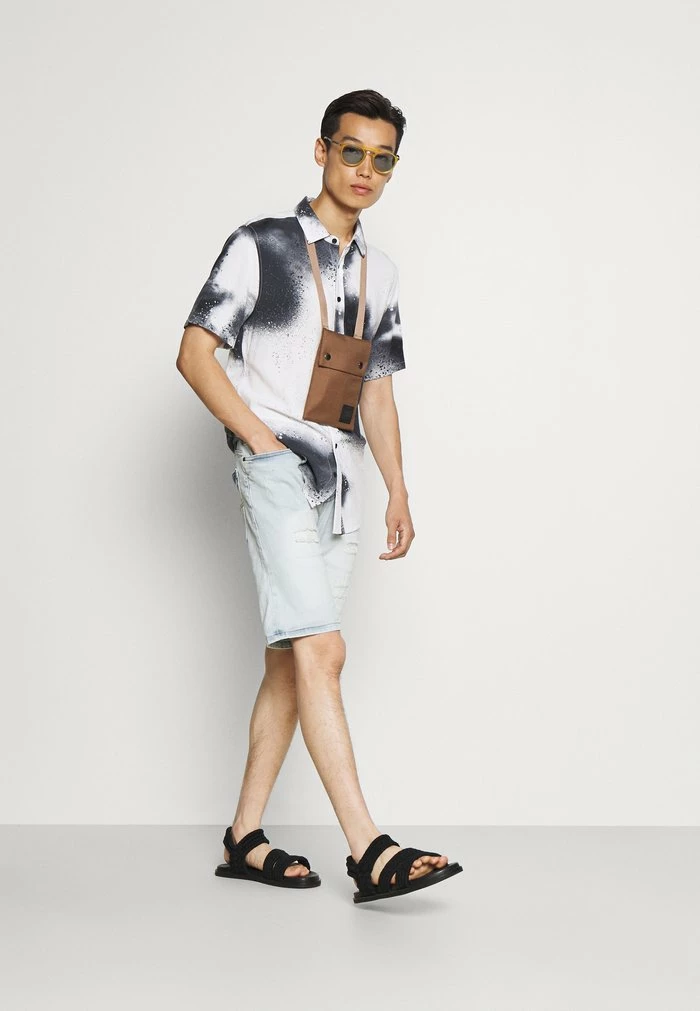 Bon marché 🛒 INDICODE 👖 JEANS KADEN HOLES - Short En Jean - Bleached Denim 👏 – Image 2