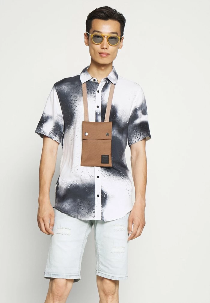 Bon marché 🛒 INDICODE 👖 JEANS KADEN HOLES - Short En Jean - Bleached Denim 👏 – Image 4